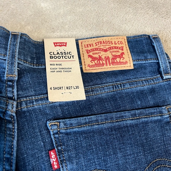 Bootcut Levi’s - Picture 3 of 5